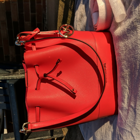 Michael Kors Eva Bucket Bag - Picture 3 of 12